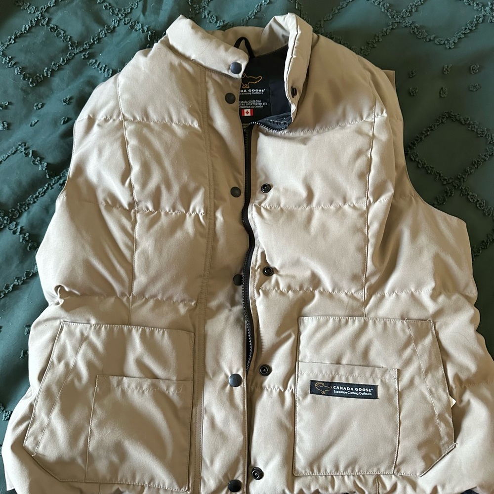 Authentic Canada Goode Beige XL Vest